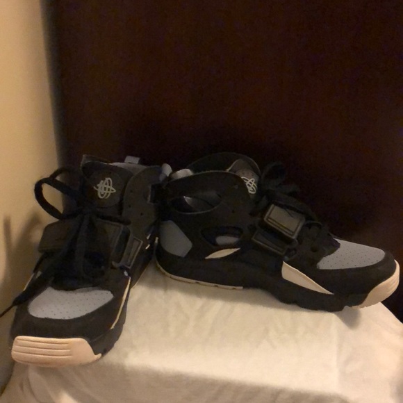 Nike size 5.5Y - Picture 2 of 3